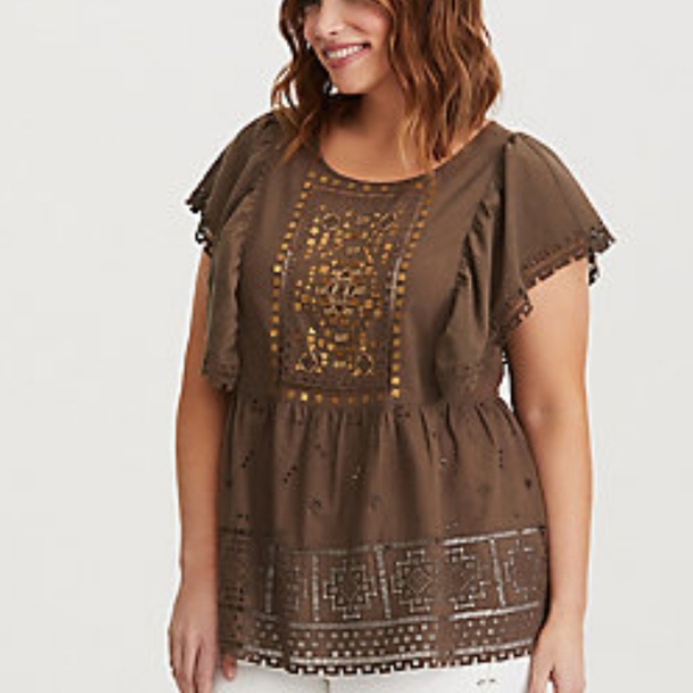 🌻PULL ON LIGHT BROWN TOP WITH FRONT DETAIL